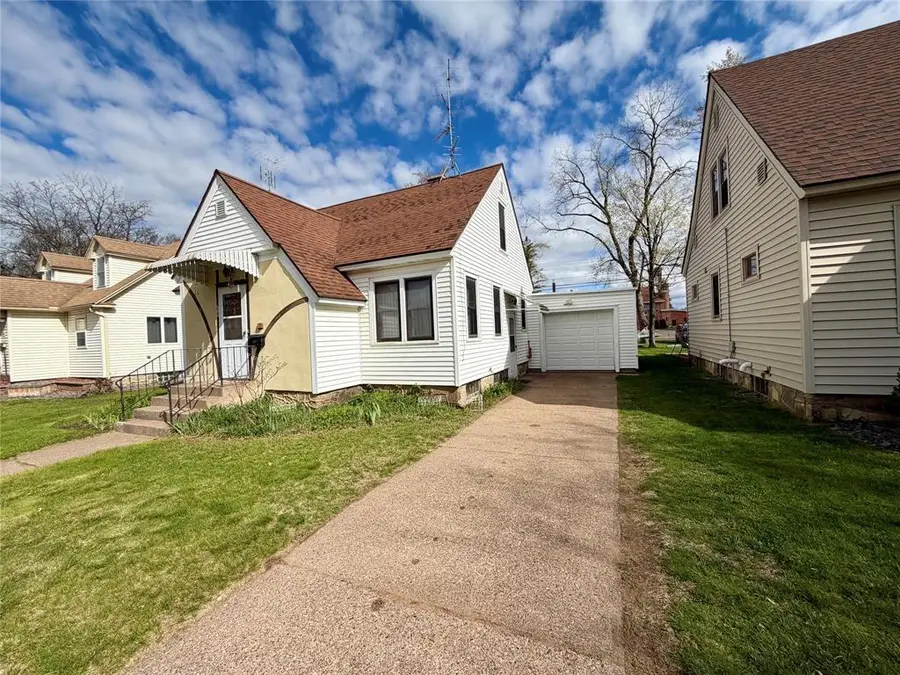 502 Mansfield Street, Chippewa Falls, WI 54729 - #2