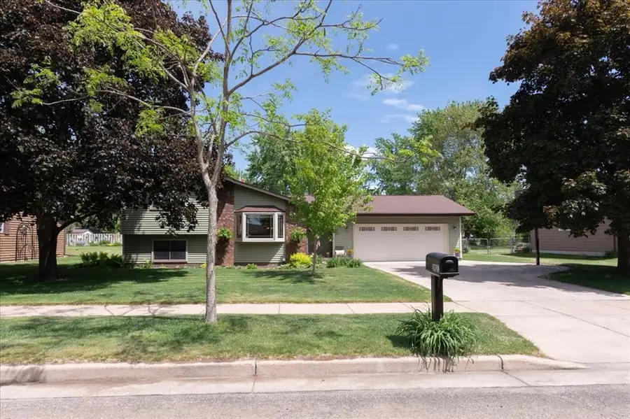 2921 Saturn Avenue, Eau Claire, WI 54703 - #2