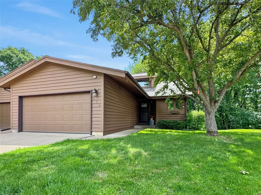 919 Cambridge Court, Altoona, WI 54720 - #1