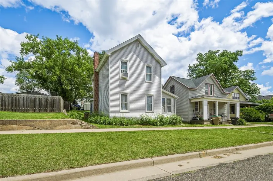 7 S Rural Street, Chippewa Falls, WI 54729 - #2
