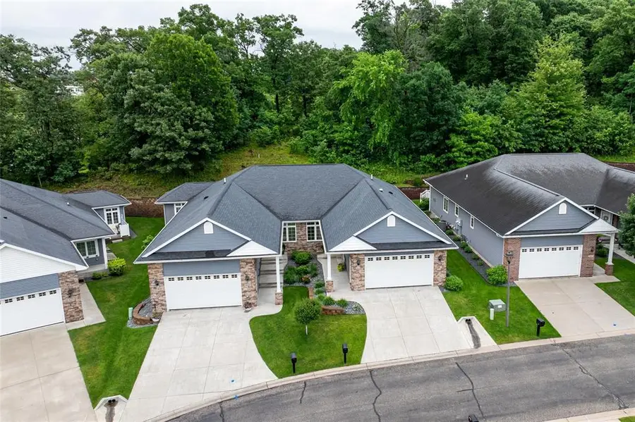 4523 Village Oaks Circle, Eau Claire, WI 54701 - #2