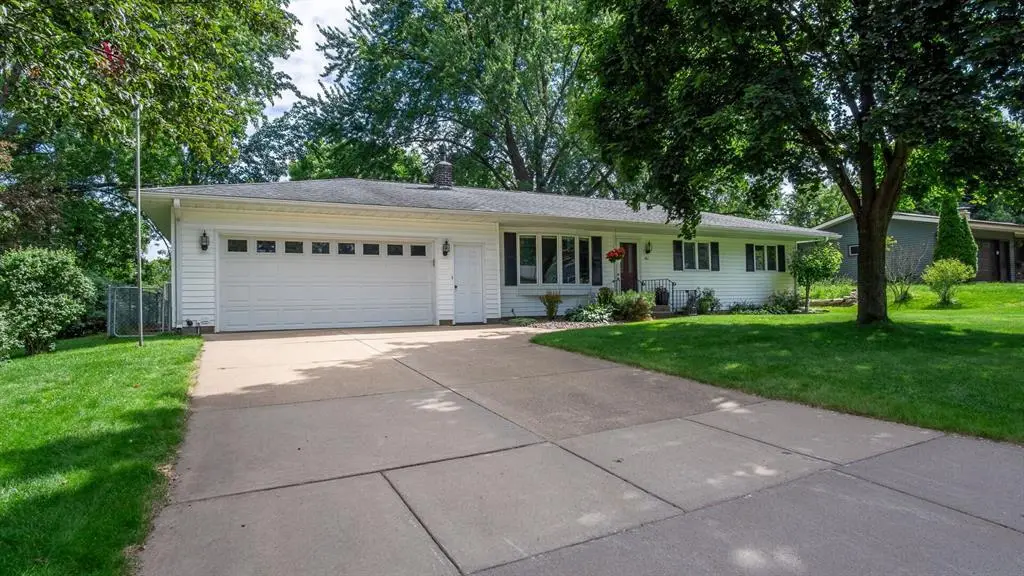 1811 Grandview Drive, Eau Claire, WI 54703 - #1