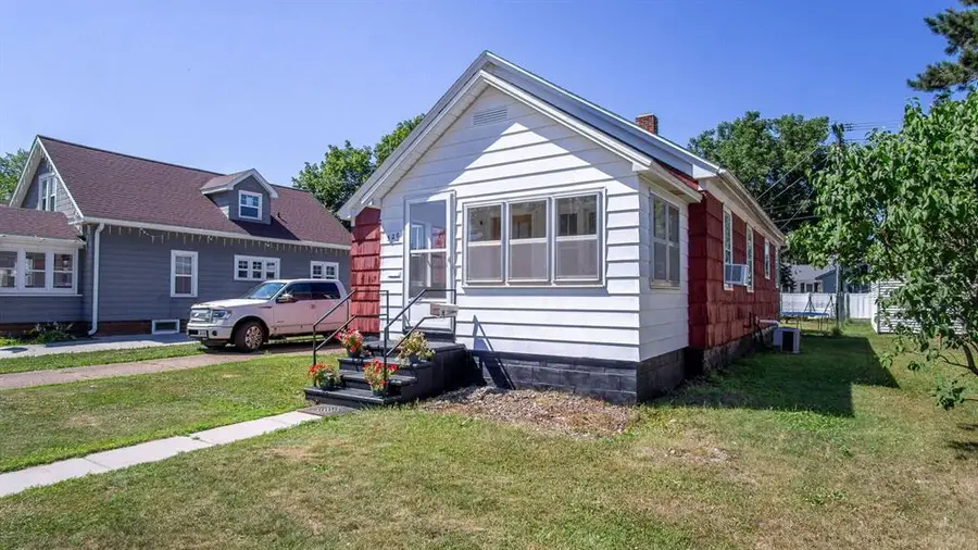 520 W Cedar Street, Chippewa Falls, WI 54729 - #3