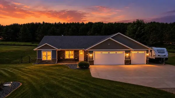 911 67th Avenue, Hudson, WI 54016