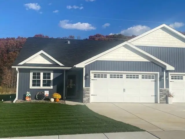 5026 Maple Leaf Path, Eau Claire, WI 54703 - #1