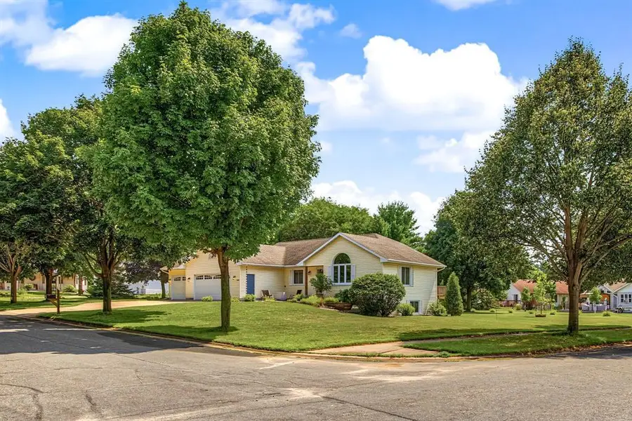 3506 Teal Court, Eau Claire, WI 54701 - #3