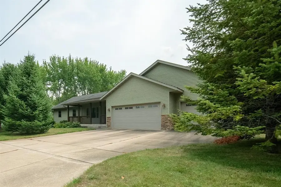 913 Bridgewater Avenue, Chippewa Falls, WI 54729 - #2