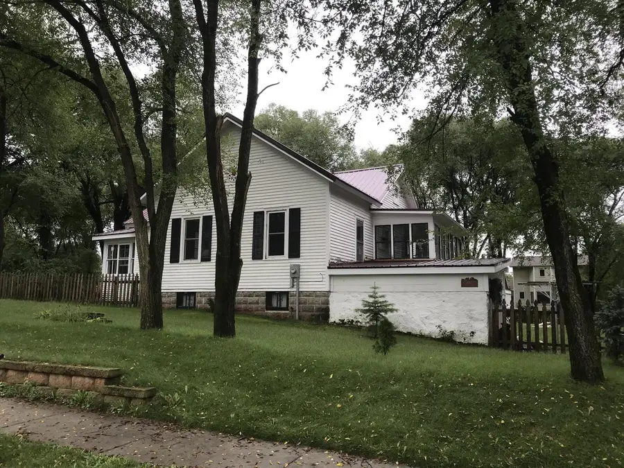 1002 W Juneau ST, Tomah, WI 54660 - #2