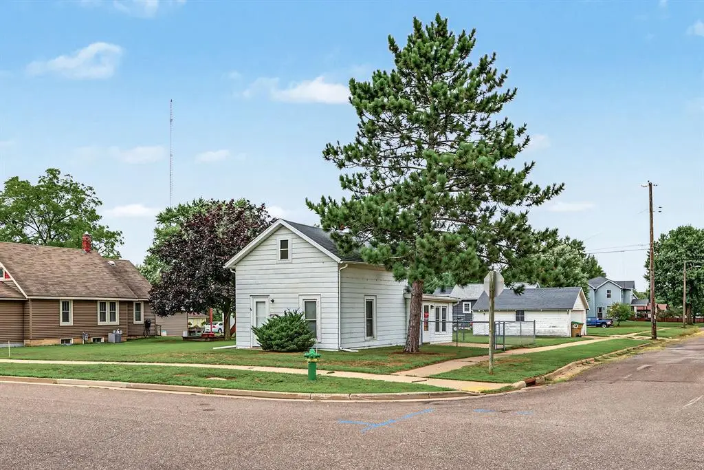 1134 Water St, Chippewa Falls, WI 54729 - #1