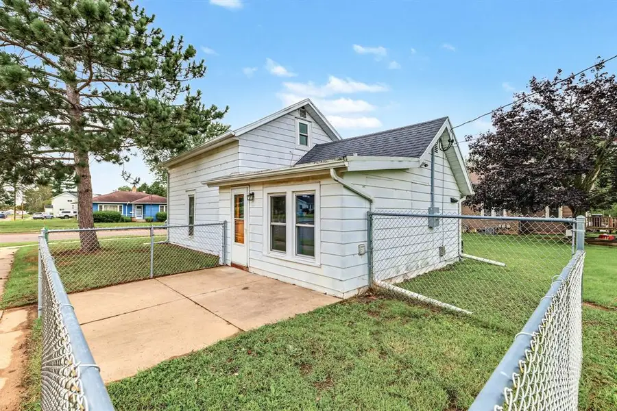 1134 Water St, Chippewa Falls, WI 54729 - #2