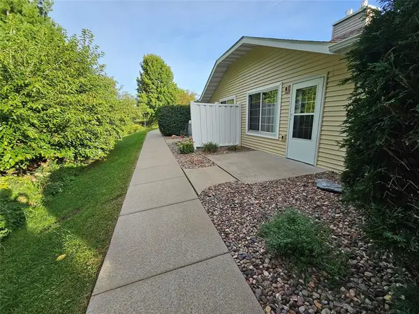 3330 S Robin Meadows Lane #3330, Eau Claire, WI 54701