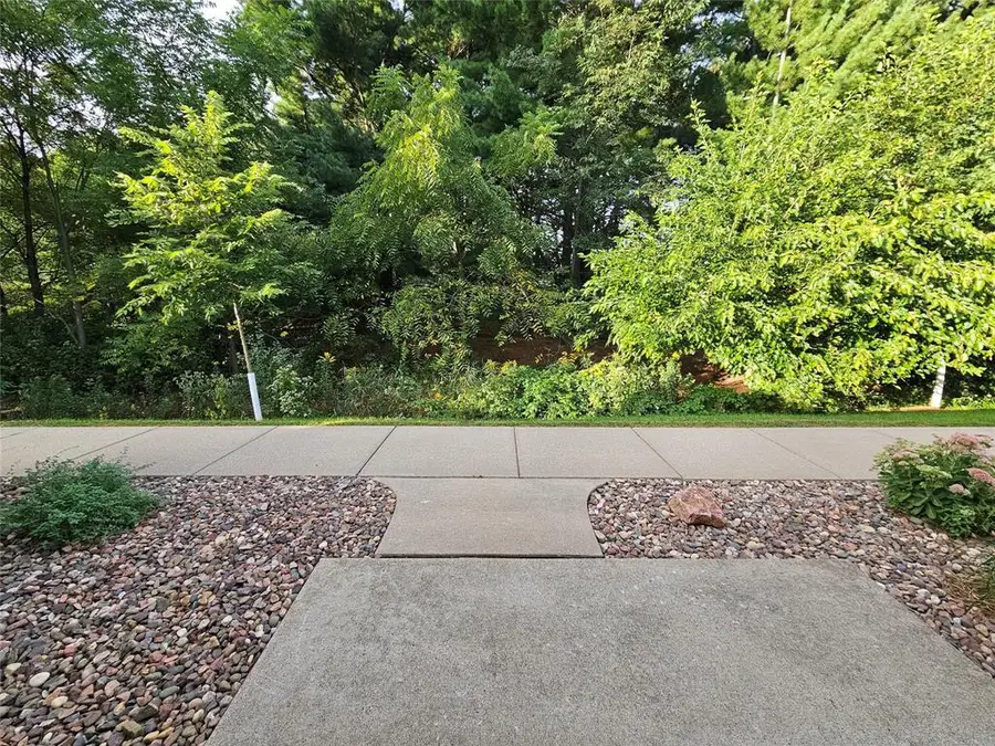3330 S Robin Meadows Lane #3330, Eau Claire, WI 54701 - #3