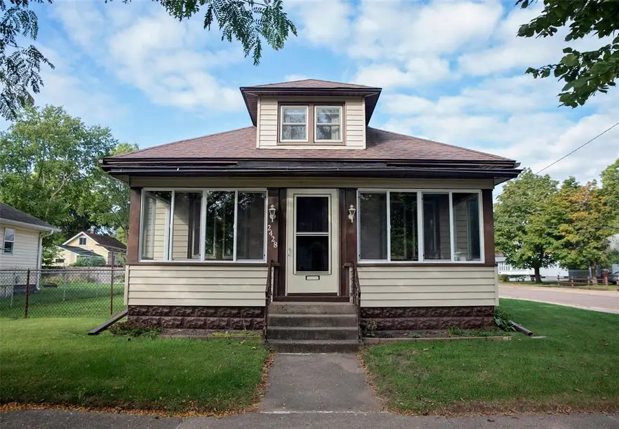 2428 4th Street, Eau Claire, WI 54703 - #2