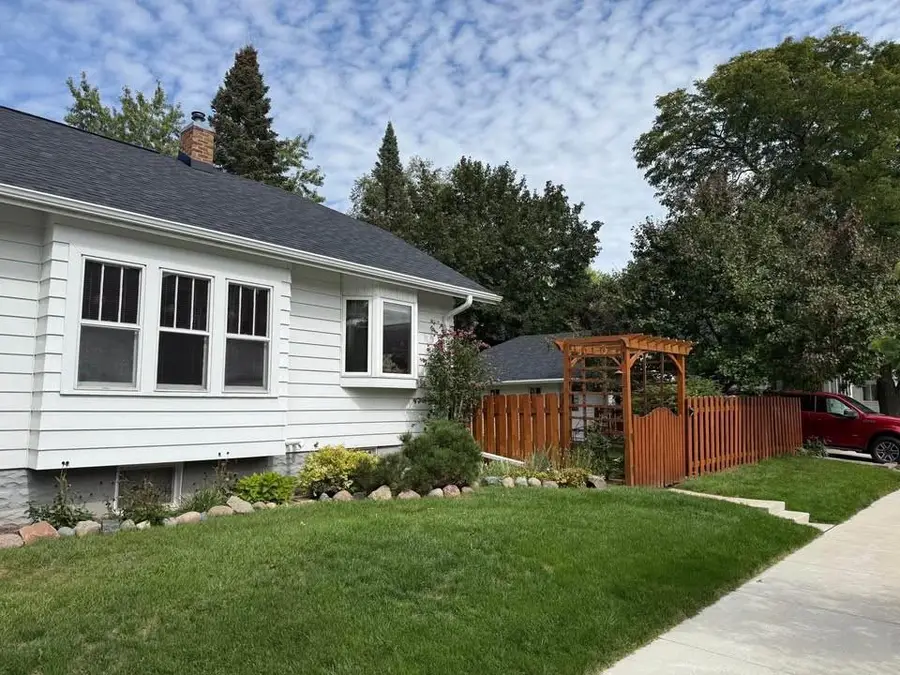 932 Sawyer Street, Oshkosh, WI 65250 - #3