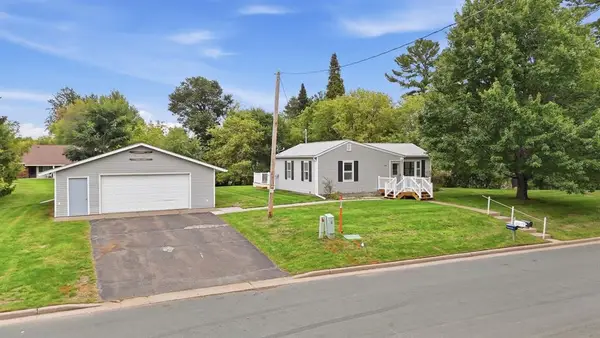 6157 N Willow Glen Ln, Glendale, WI 53209