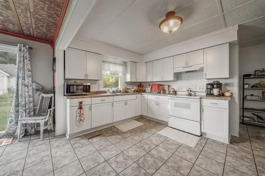 334 E 2nd Avenue, Stanley, WI 54768 - #3