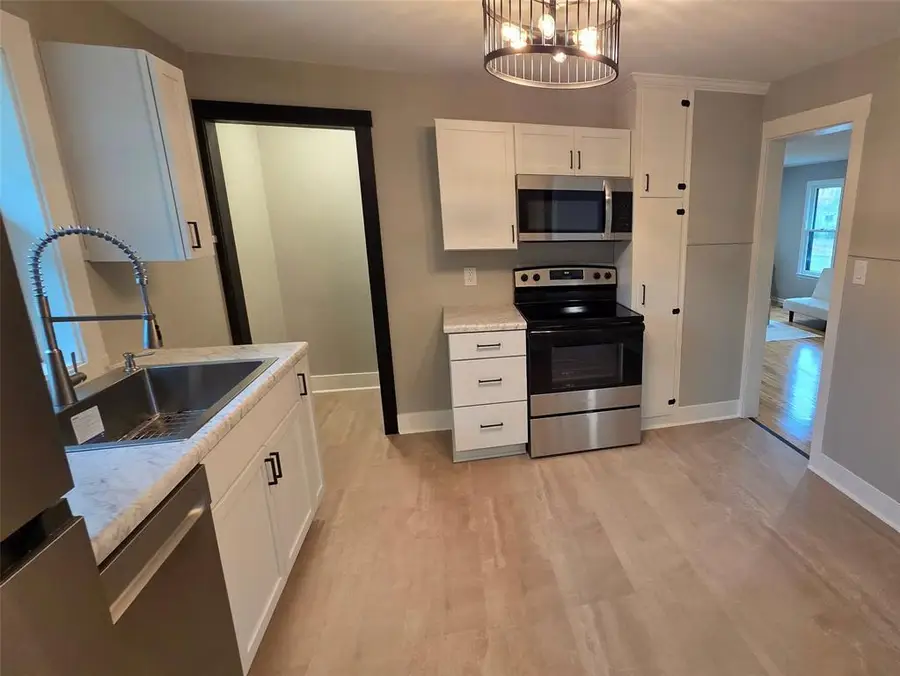 905 James Street, Eau Claire, WI 54703 - #3