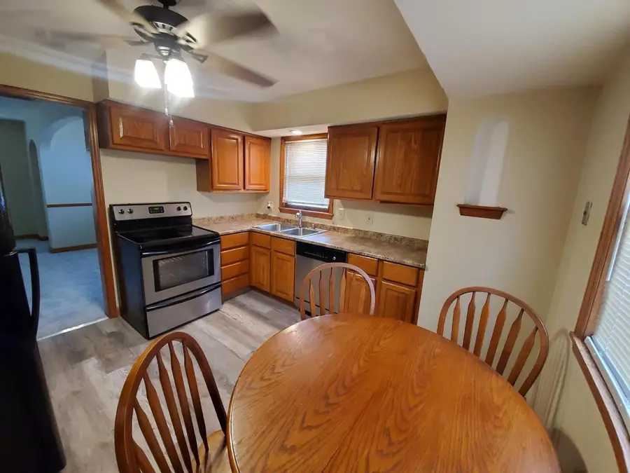 8721 W Hayes AVENUE, West Allis, WI 53227 - Image #2