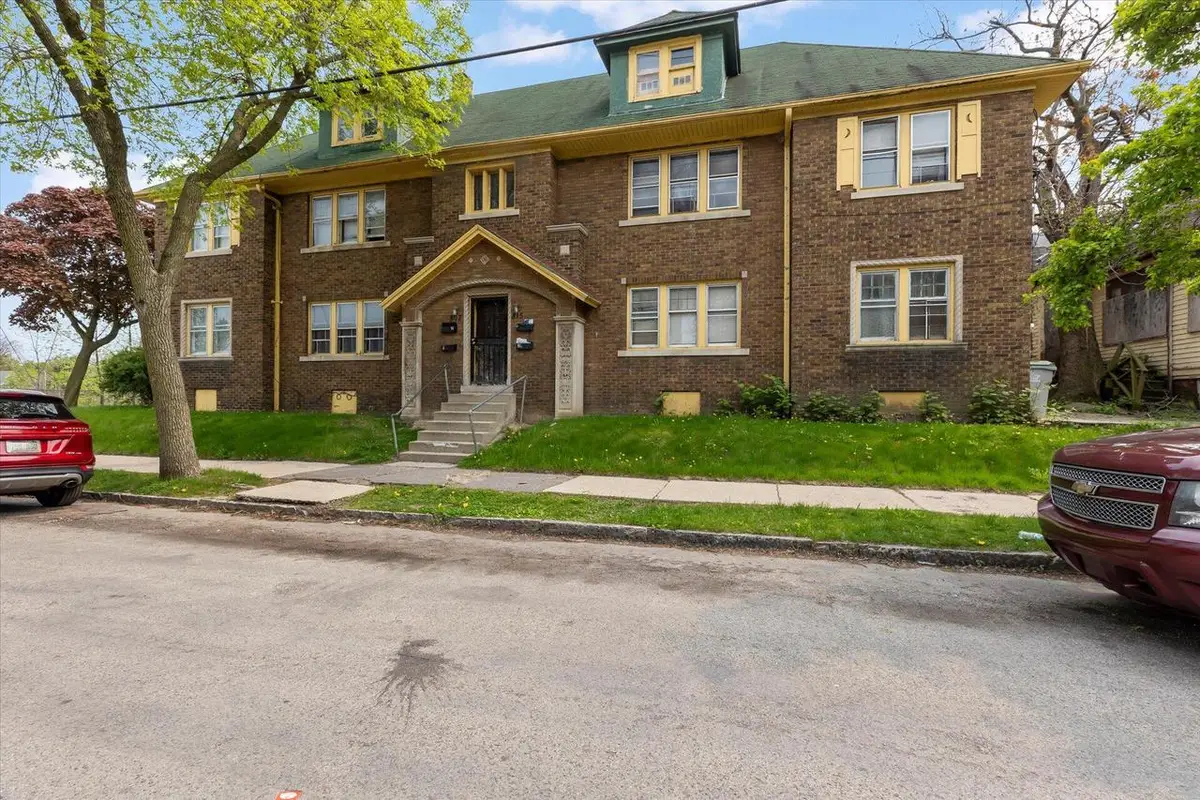 807 W Clarke STREET #815, Milwaukee, WI 53206 - #1