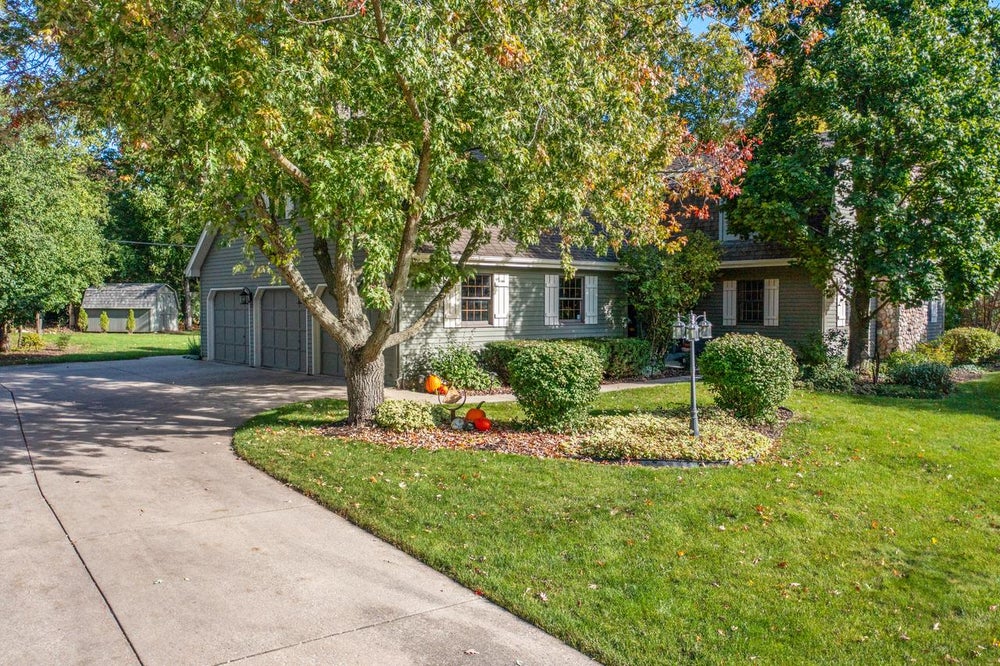 W164N8034 Tamarack TRAIL, Menomonee Falls, WI 53051 ERA