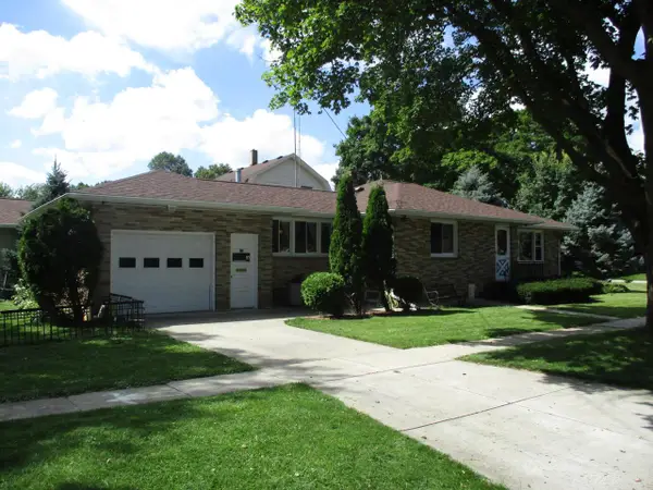 725 W Sherman AVENUE, Fort Atkinson, WI 53538