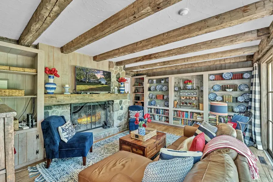 9479 N Fairway CIRCLE, Bayside, WI 53217 - Image #3