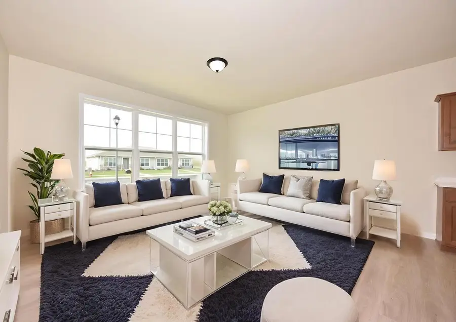 615 Hunter Oaks BOULEVARD #B, Watertown, WI 53094 - Image #2