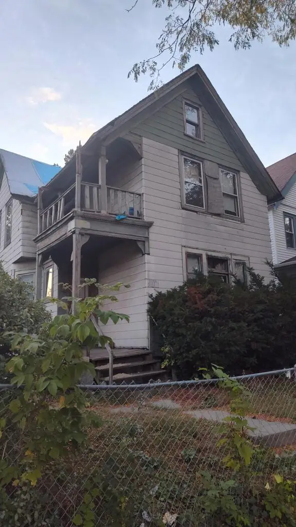 2851 N 6th STREET, Milwaukee, WI 53212