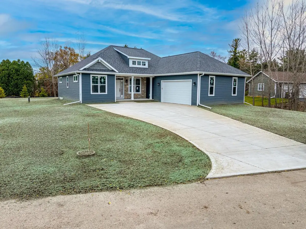 9809 N Cedarburg ROAD, Mequon, WI 53092 - Image #1