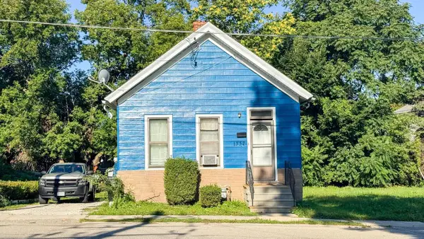 1332 S Memorial DRIVE, Racine, WI 53403