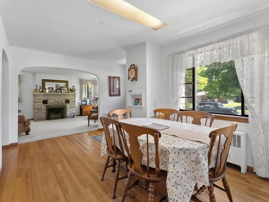 528 West Lawn BOULEVARD, Manitowoc, WI 54220 - Image #2