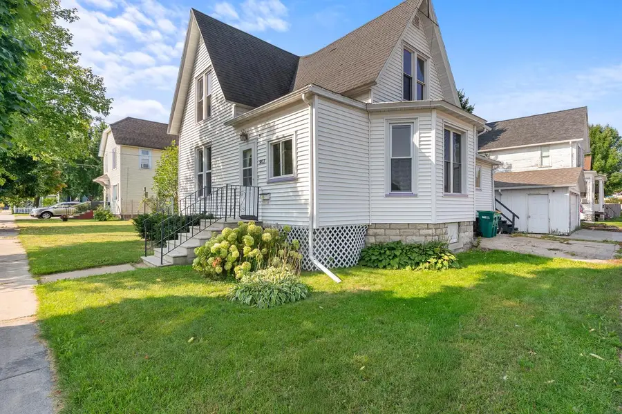 903 Wells STREET, Marinette, WI 54143 - Image #2