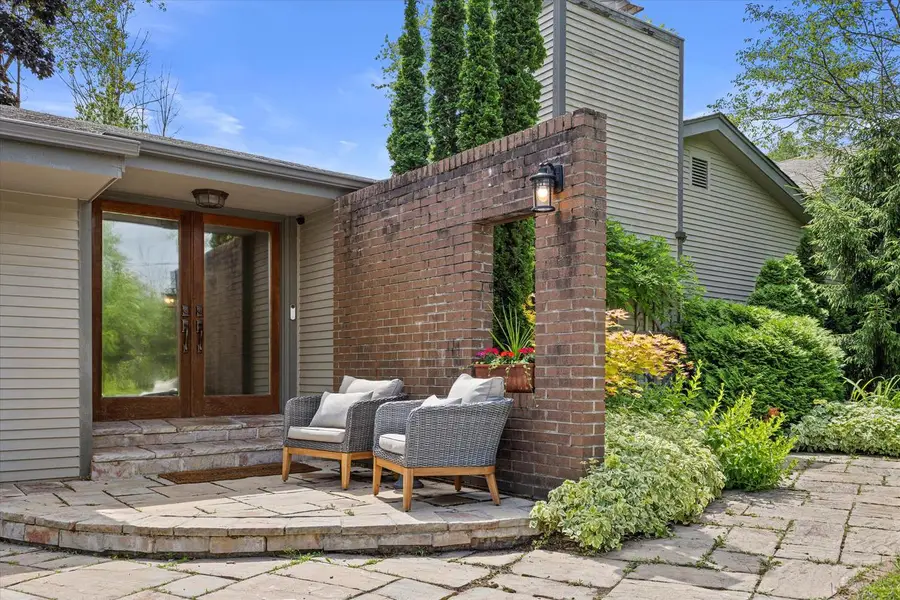 1465 W County Line ROAD, River Hills, WI 53217 - Image #2