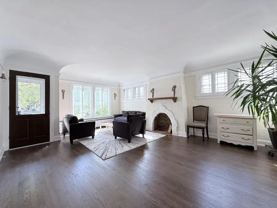 6118 W Wisconsin AVENUE, Wauwatosa, WI 53213 - Image #2