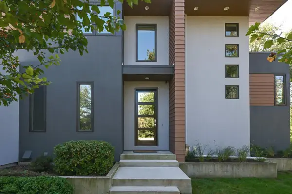 4821 W Glen Cove COURT, Mequon, WI 53092