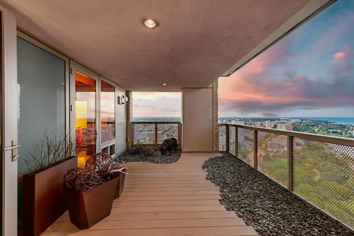 923 E Kilbourn AVENUE #3000, Milwaukee, WI 53202 - Image #1