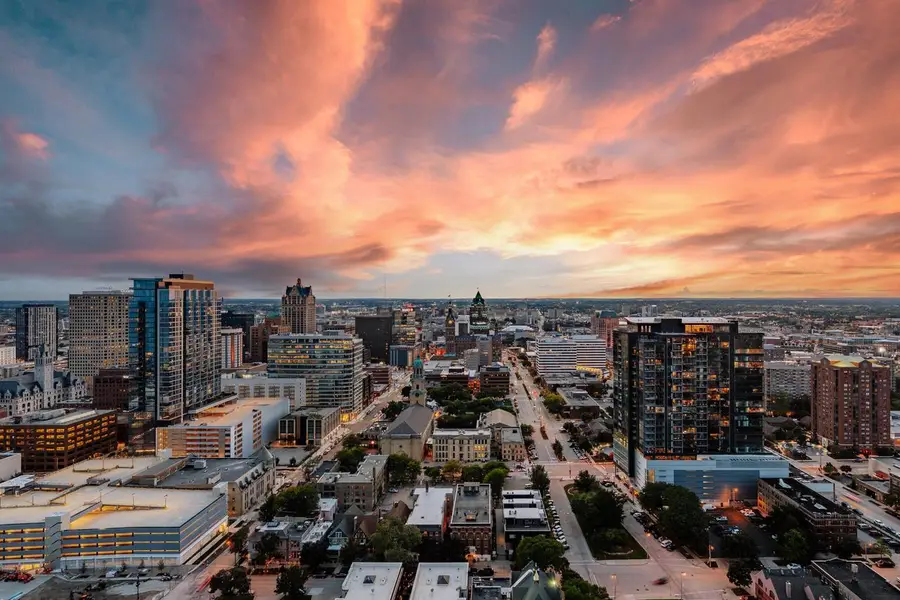 923 E Kilbourn AVENUE #3000, Milwaukee, WI 53202 - Image #3