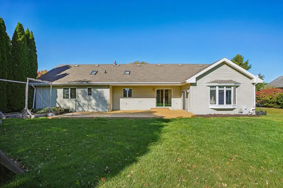 N26W22577 Oakwood LANE, Waukesha, WI 53186 - Image #2