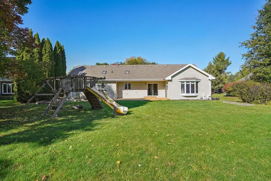 N26W22577 Oakwood LANE, Waukesha, WI 53186 - Image #3