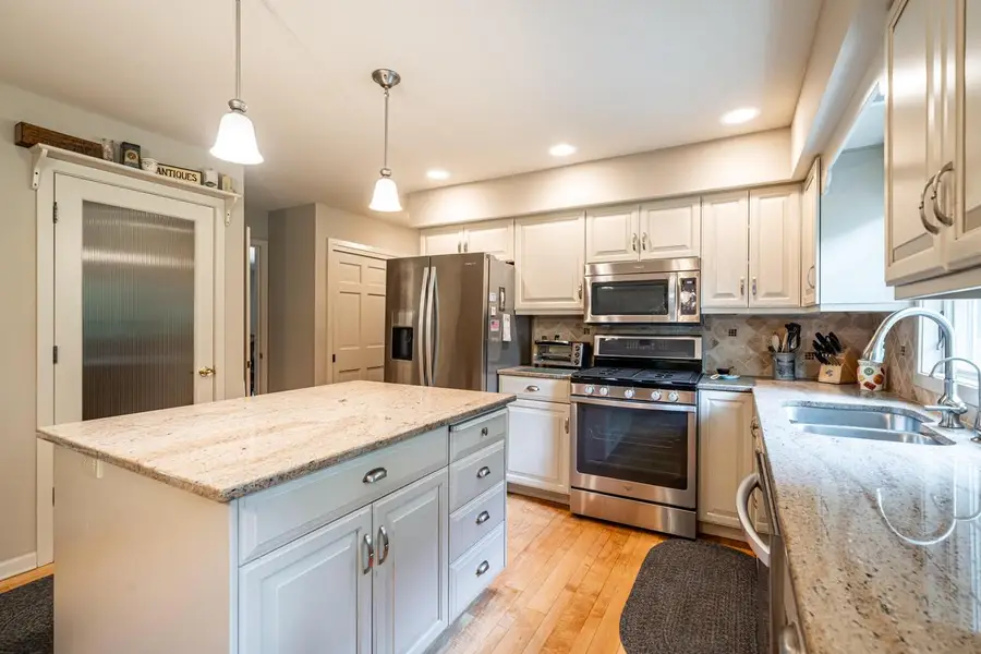 N62W29919 Wayside COURT, Hartland, WI 53029 - Image #2