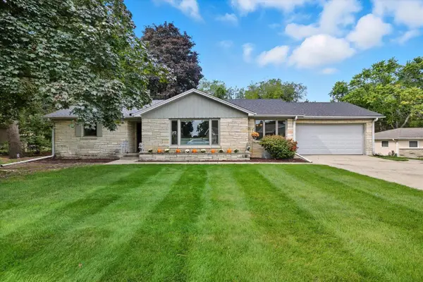 W230S2425 Morningside DRIVE, Waukesha, WI 53186