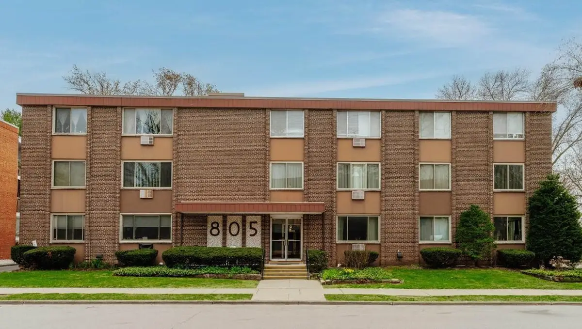 805 E Henry Clay STREET #206, Whitefish Bay, WI 53217 - Image #1