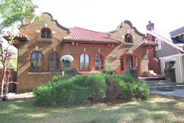 2456 N Grant BOULEVARD, Milwaukee, WI 53210