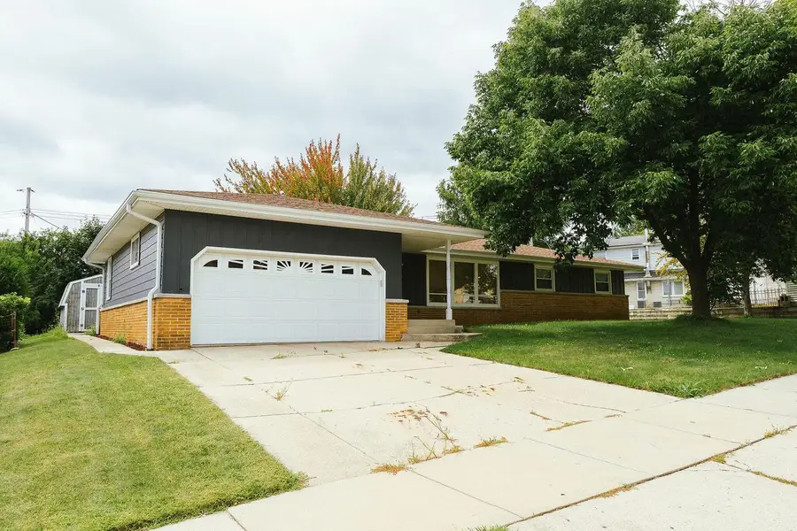 2157 W Henry AVENUE, Milwaukee, WI 53221 - Image #2