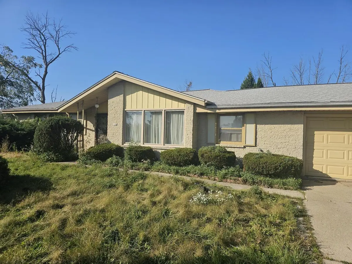 1108 W Zedler LANE, Mequon, WI 53092 - Image #1