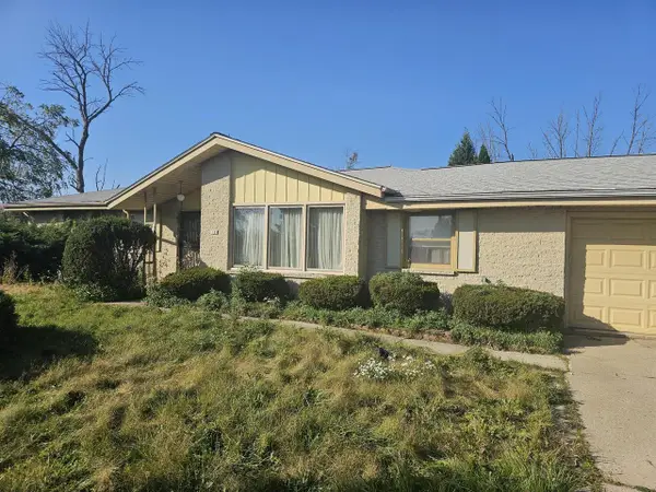 1108 W Zedler LANE, Mequon, WI 53092