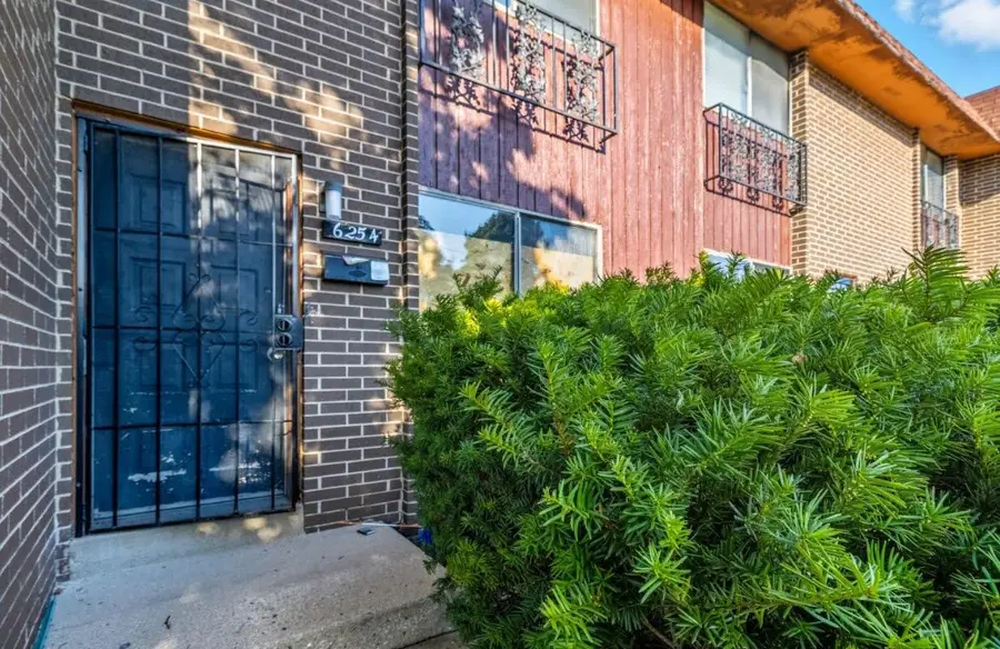 6254 W Port AVENUE #C18, Milwaukee, WI 53223 - #2