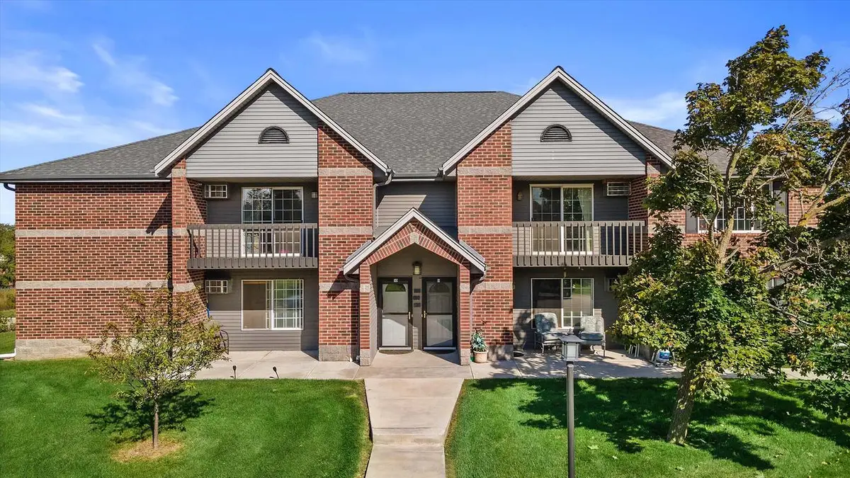 S75W16788 Jacob COURT #12, Muskego, WI 53150 - Image #1