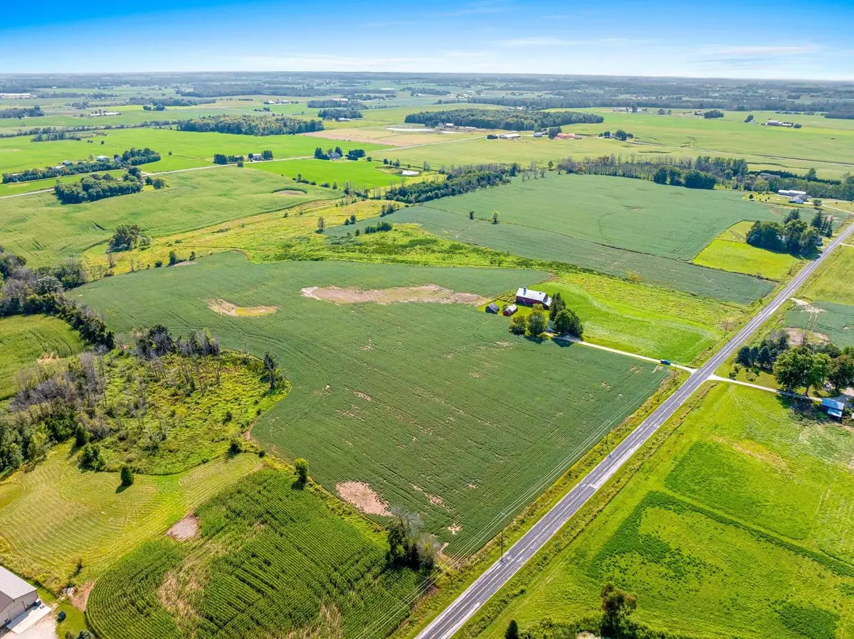 8177 MIDDLE ROAD, Manitowoc, WI 54220 - Image #1