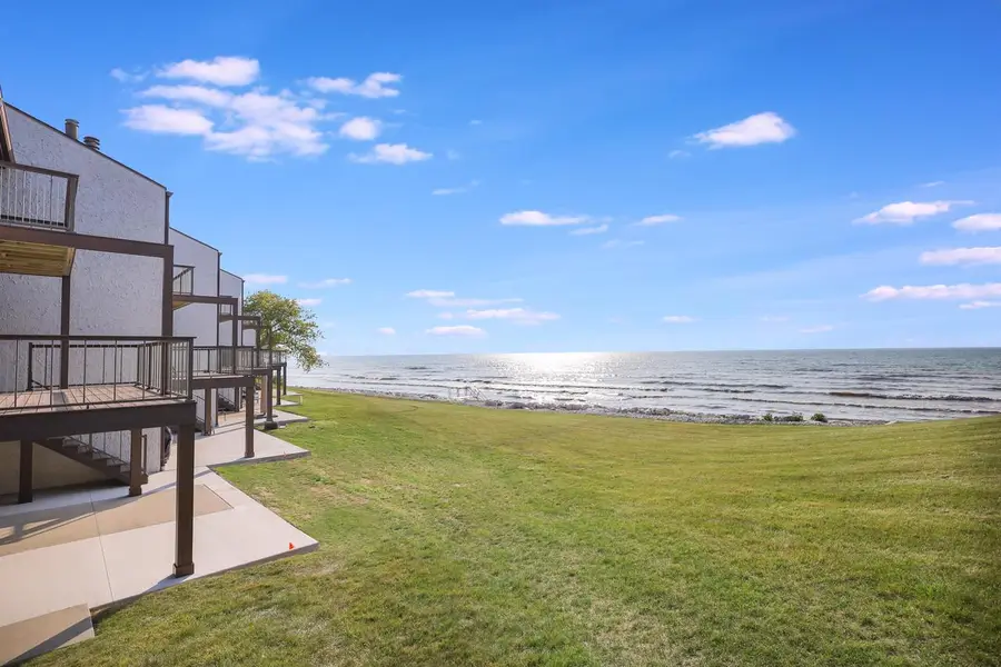 743 Memorial DRIVE #Unit E, Manitowoc, WI 54220 - Image #2